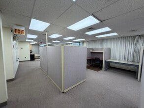 15887 Snow Rd, Brook Park, OH à louer Photo intérieure- Image 1 de 10