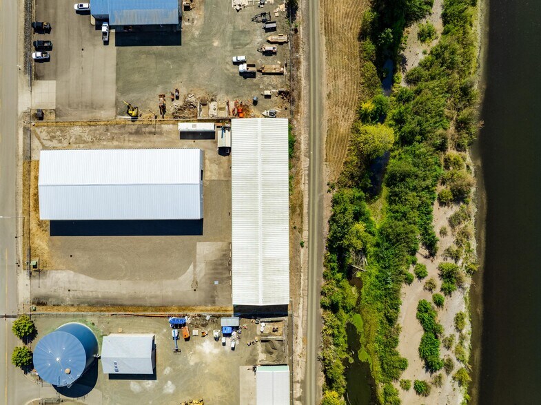 810 S 2nd St, Harrisburg, OR for lease - Building Photo - Image 3 of 50