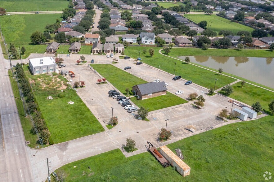 5232 Reading Way, Rosenberg, TX à vendre - Photo du bâtiment - Image 2 de 13