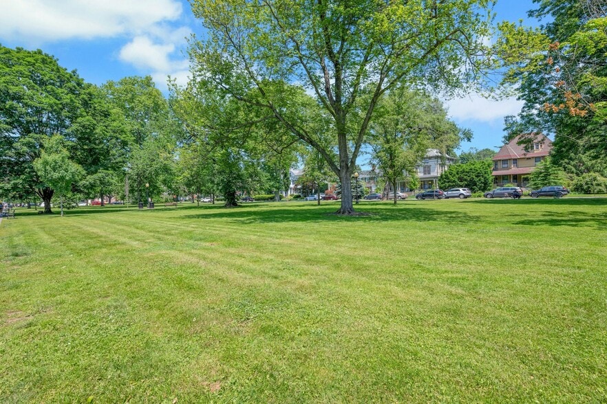 98 Broad St, Bloomfield, NJ for lease - Building Photo - Image 2 of 2