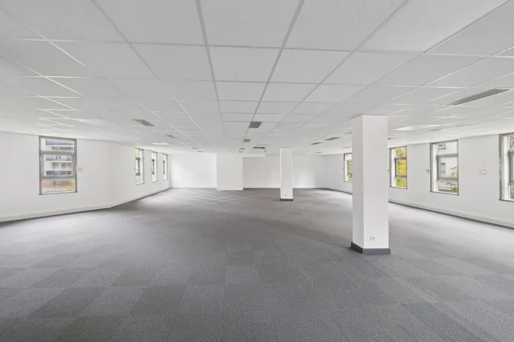 6-8 Rue Eugène Et Armand Peugeot, Rueil-Malmaison for sale Interior Photo- Image 1 of 5