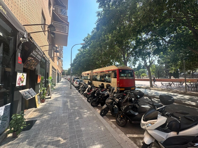 Multifamily in Barcelona, Barcelona for sale - Building Photo - Image 2 of 6
