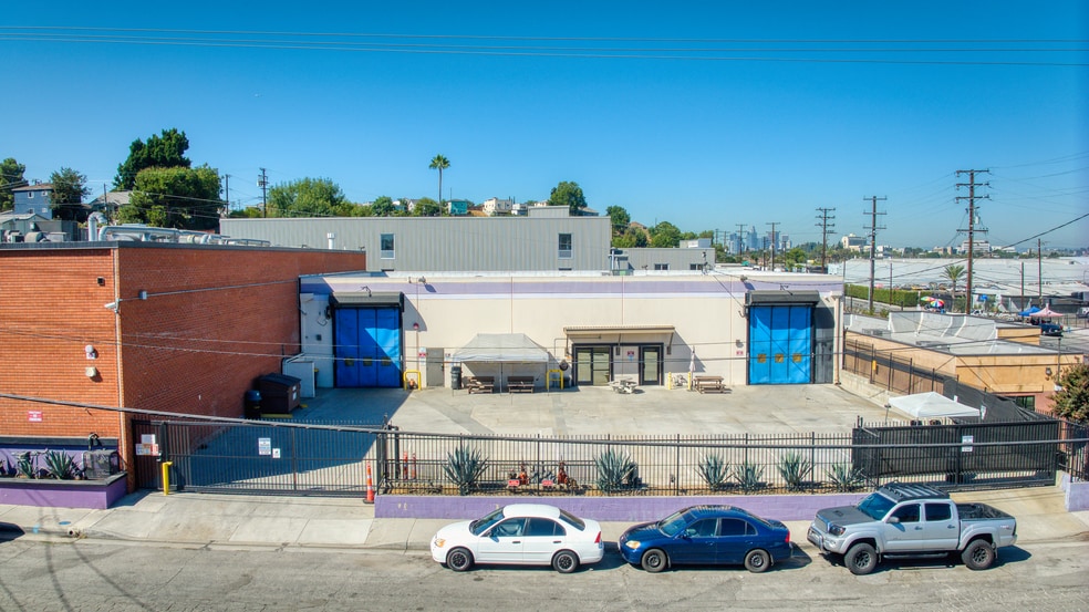 1565 Knowles Ave, Los Angeles, CA à vendre - Photo du bâtiment - Image 1 de 2
