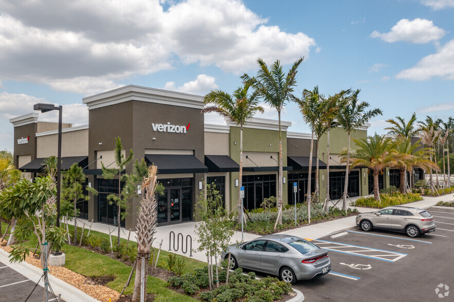 16431 Corporate Commerce Way, Fort Myers, FL for lease - Primary Photo - Image 1 of 7