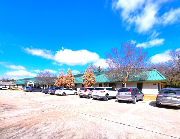 817 NE 63rd St, Oklahoma City, OK à vendre - Photo du bâtiment - Image 2 de 23