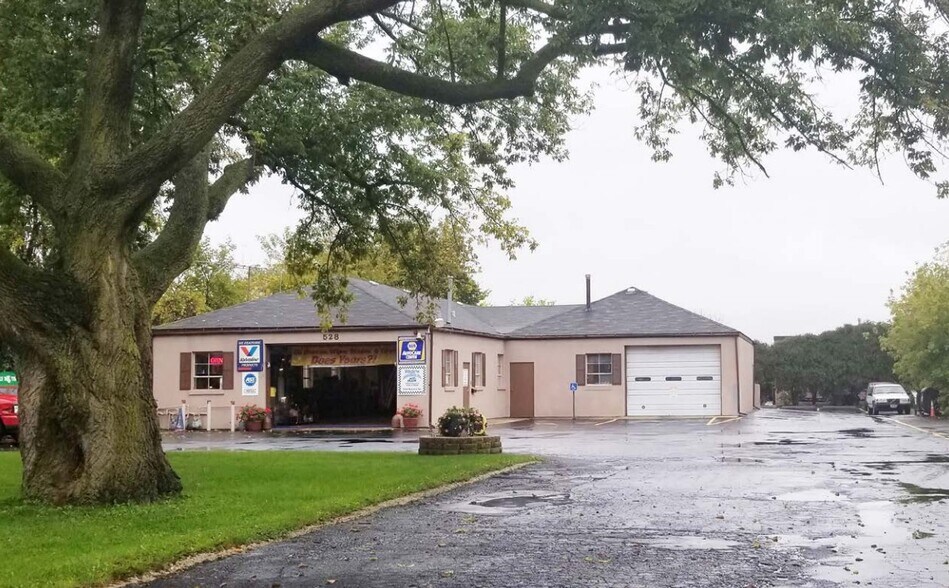 528 N Milwaukee Ave, Wheeling, IL à vendre - Photo principale - Image 1 de 10