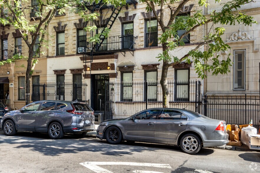 319 E 95th St, New York, NY à vendre - Photo du bâtiment - Image 3 de 4