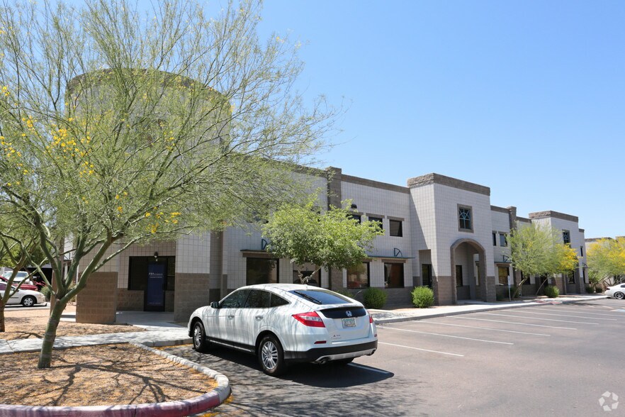 470 E Warner Rd, Chandler, AZ à louer - Photo du bâtiment - Image 3 de 5