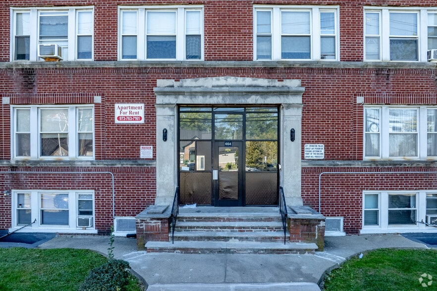 654 Lyons Ave, Irvington, NJ for sale - Building Photo - Image 2 of 4