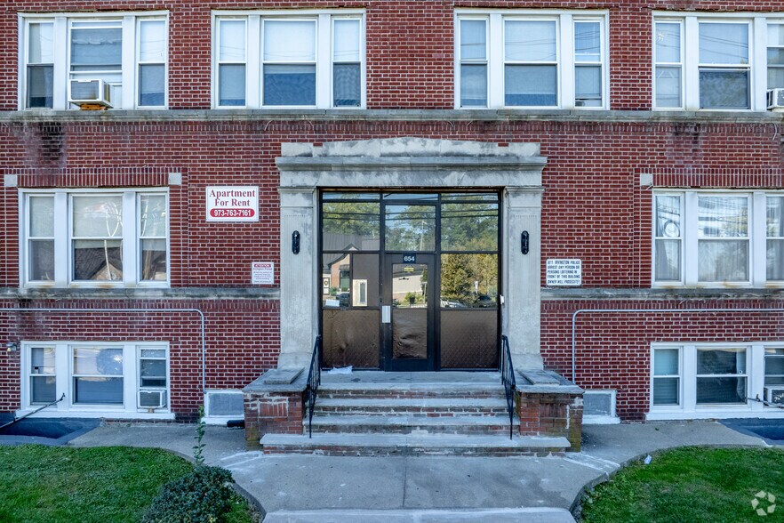 654 Lyons Ave, Irvington, NJ à vendre - Photo du bâtiment - Image 2 de 4