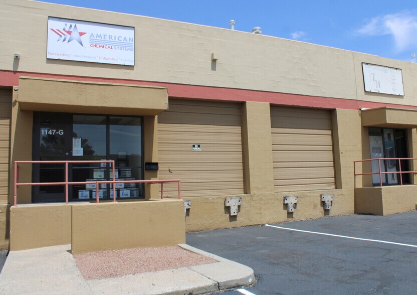 1121 Larry Mahan Dr, El Paso, TX à louer - Photo du bâtiment - Image 2 de 5