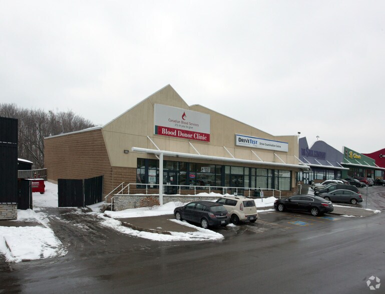1250 Brant St, Burlington, ON à louer - Photo du bâtiment - Image 2 de 2