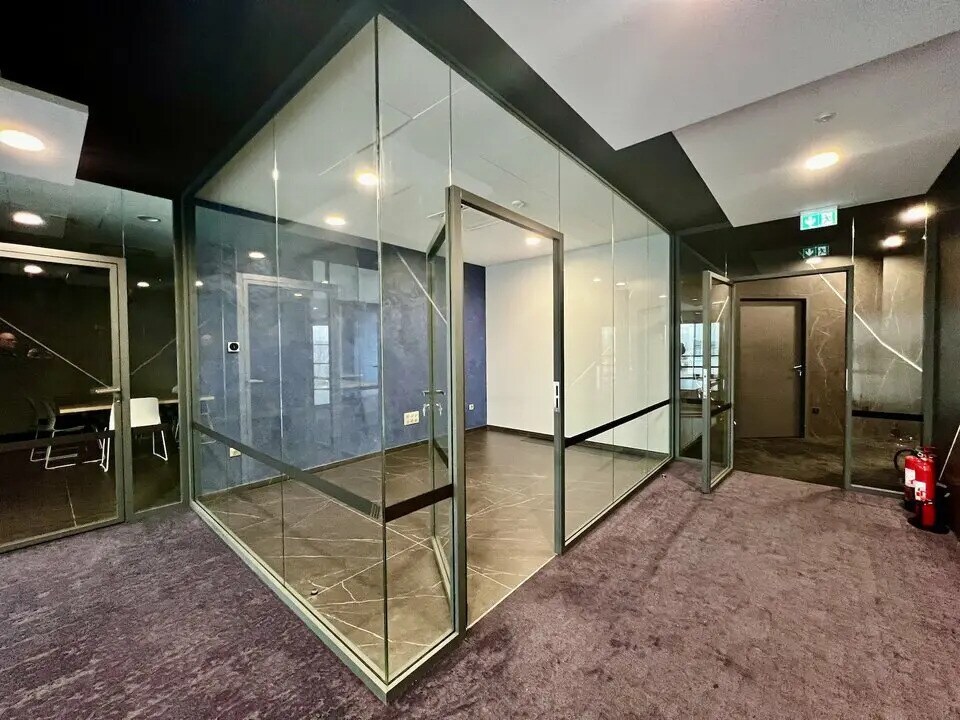 Office in Beauvais for sale Interior Photo- Image 1 of 9