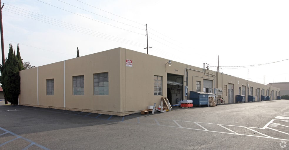 1136-1210 W Collins Ave, Orange, CA à louer - Photo du bâtiment - Image 3 de 3