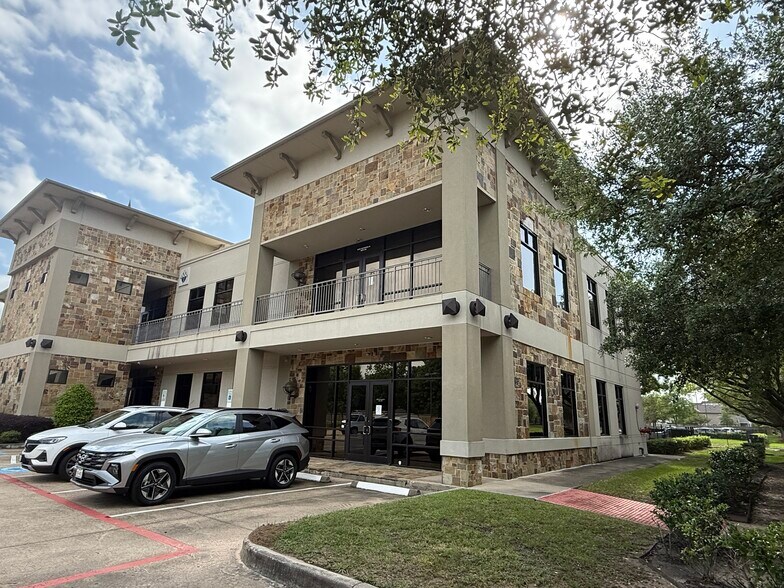 10355 Centrepark Dr, Houston, TX à louer - Photo du bâtiment - Image 3 de 4