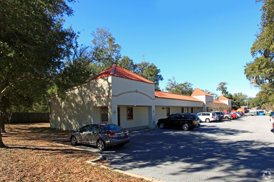 1851 St Mary Ave, Pensacola, FL à louer - Photo du bâtiment - Image 3 de 44