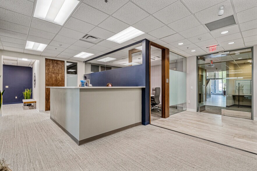 3430 E Sunrise Dr, Tucson, AZ à louer - Photo intérieure - Image 2 de 12