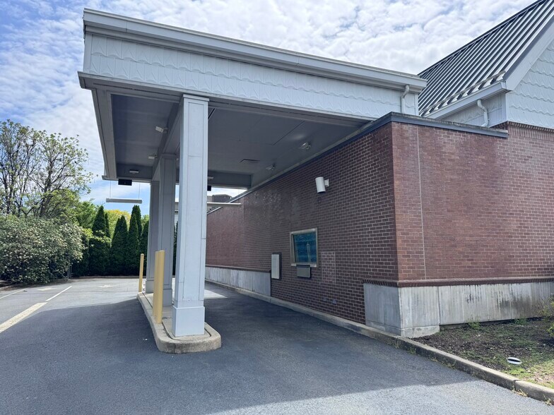 553 Broadway, Westwood, NJ à louer - Photo du bâtiment - Image 3 de 16