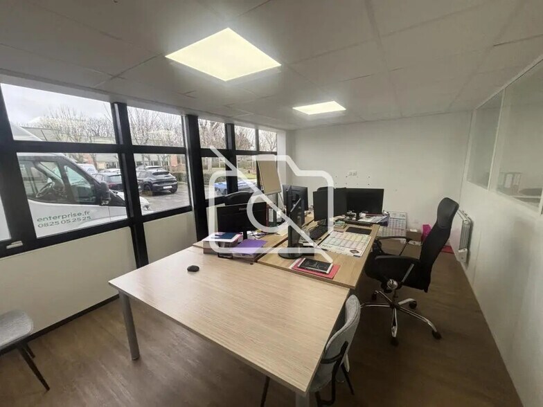 Industriel dans Saint-Thibault-des-Vignes à vendre - Photo intérieure - Image 2 de 4