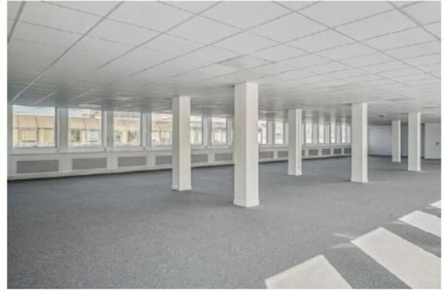 6 Rue Barbès, Levallois-Perret for lease - Interior Photo - Image 2 of 17