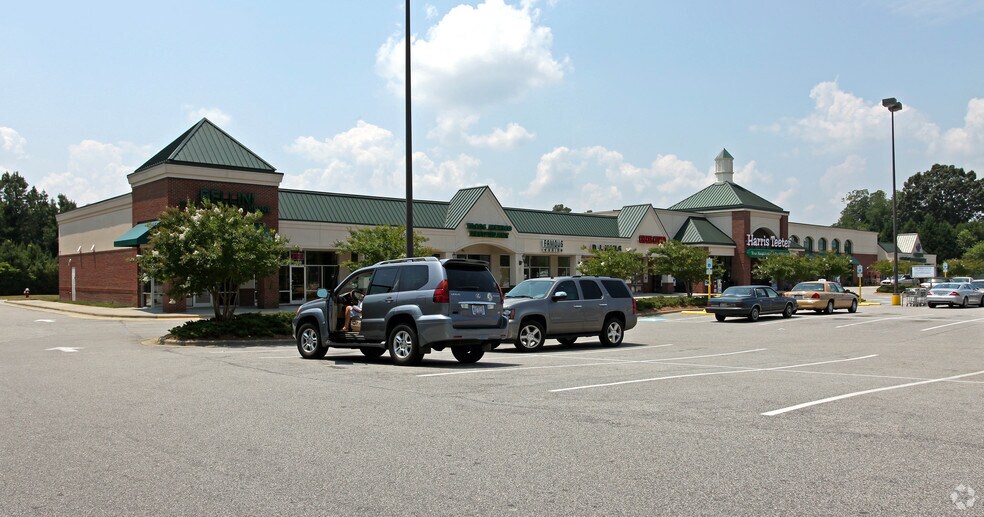 1436 N Main St, Fuquay-Varina, NC à louer - Photo du bâtiment - Image 1 de 15