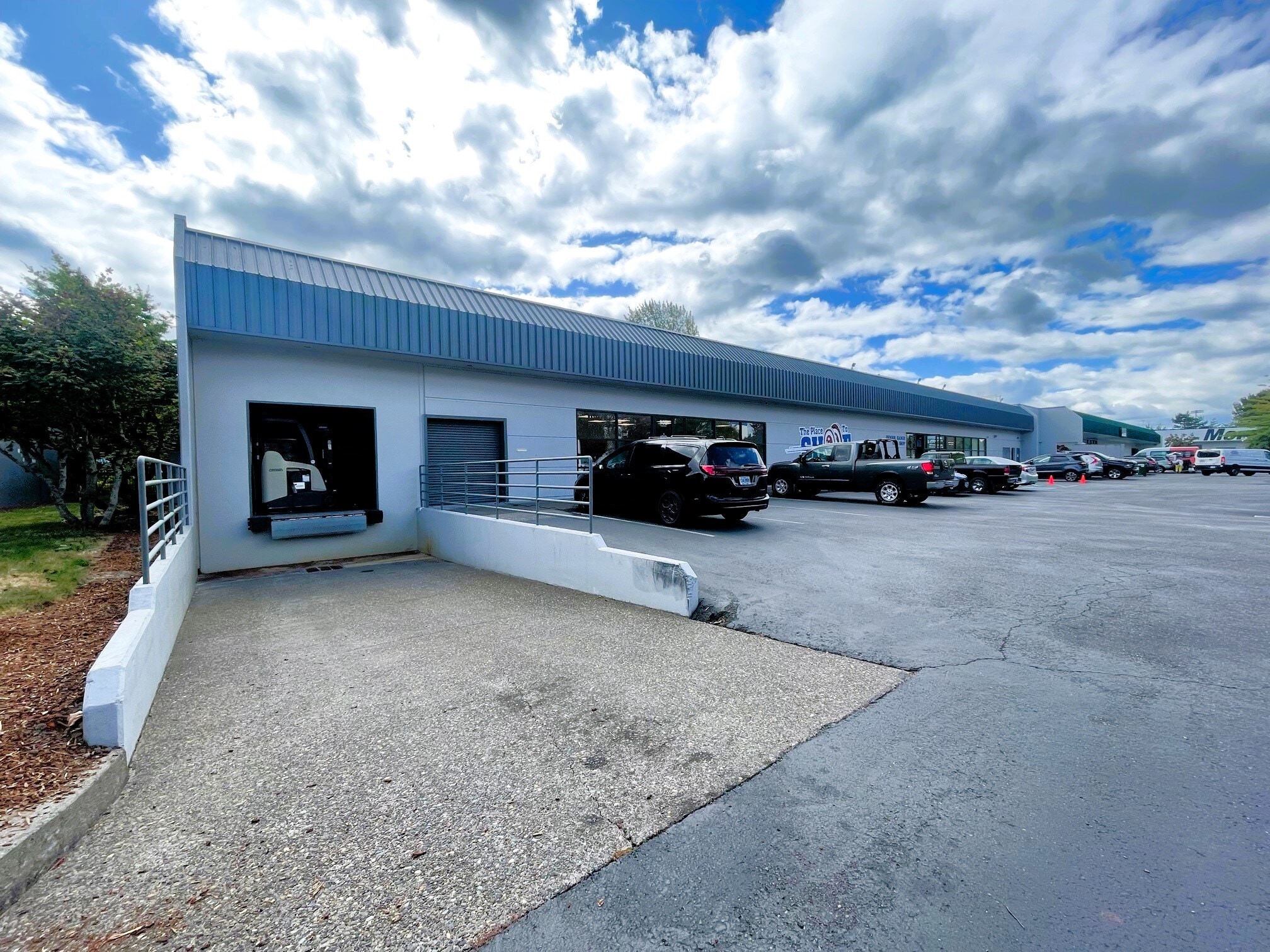 1132 N Hayden Meadows Dr, Portland, OR for lease Building Photo- Image 1 of 10