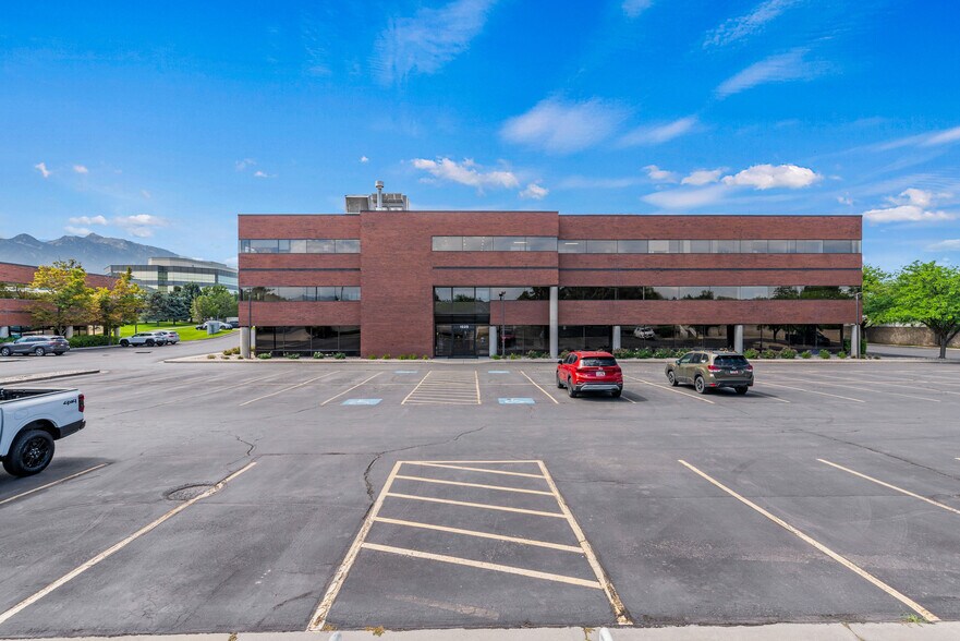 1225 E Fort Union Blvd, Cottonwood Heights, UT à louer - Photo du bâtiment - Image 3 de 7