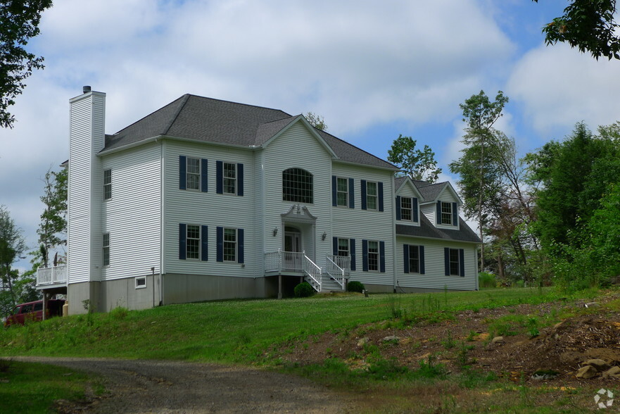 245 E Old Sturbridge Rd, Brimfield, MA à louer - Photo principale - Image 1 de 2