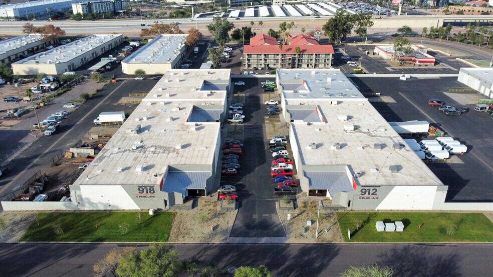 912 S Park Ln, Tempe, AZ à louer - Photo du bâtiment - Image 2 de 11
