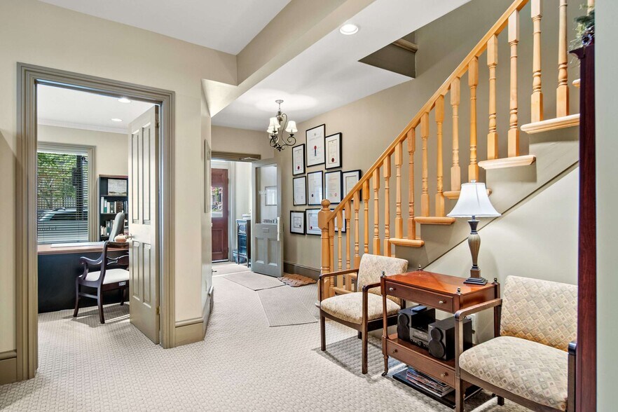 195 Sydenham St, Kingston, ON à vendre - Photo intérieure - Image 3 de 8