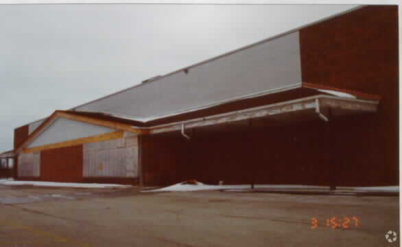 1490 Lewis Ave, North Chicago, IL for lease - Building Photo - Image 3 of 9