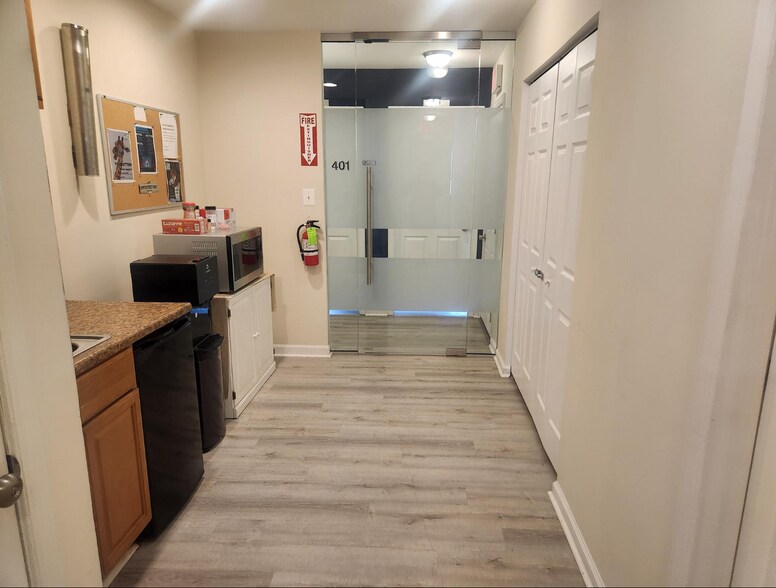 22196 Three Notch Rd, Lexington Park, MD à louer - Photo du bâtiment - Image 3 de 20