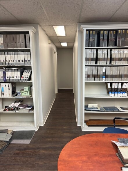 100 Weymouth St, Rockland, MA for lease - Building Photo - Image 3 of 11