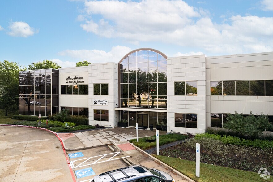 1333 W McDermott Dr, Allen, TX à louer - Photo du bâtiment - Image 1 de 5