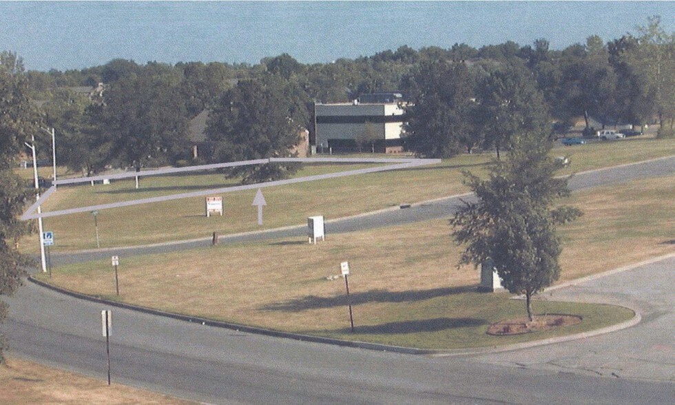 Brooktree Ln, Gladstone, MO à vendre - Photo du bâtiment - Image 2 de 2