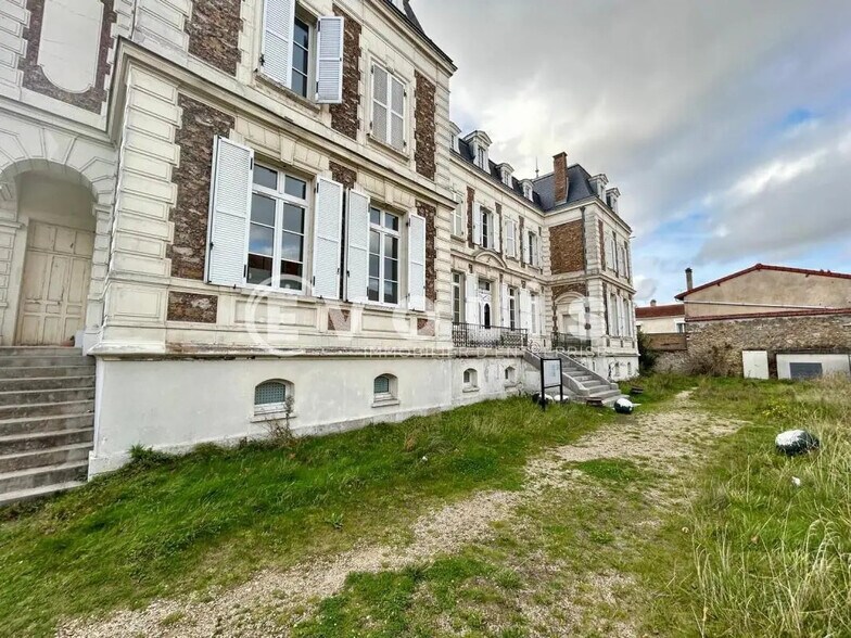 Bureau dans Corbeil-Essonnes à louer - Photo du bâtiment - Image 1 de 7