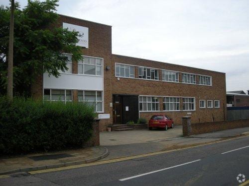 Warwick Rd, Borehamwood à louer - Photo du bâtiment - Image 2 de 2