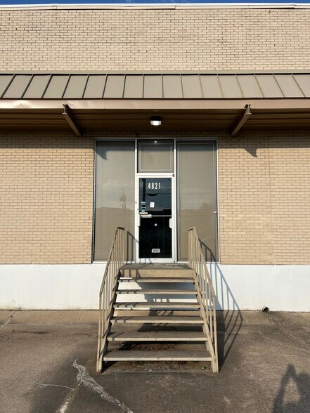 4821 Top Line Dr, Dallas, TX à louer - Photo du bâtiment - Image 2 de 11