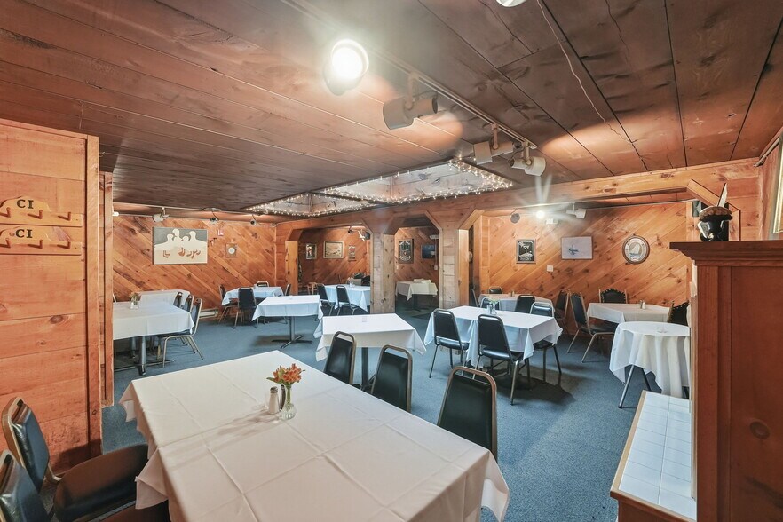 170 Franklin St, Bristol, RI à vendre - Photo du bâtiment - Image 2 de 17