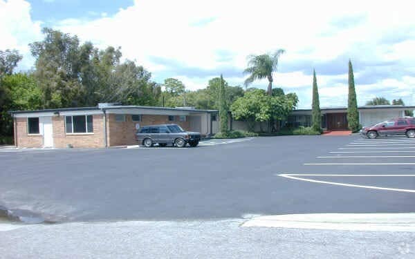 101 Clearwater Largo Rd N, Largo, FL à louer - Photo du bâtiment - Image 1 de 14