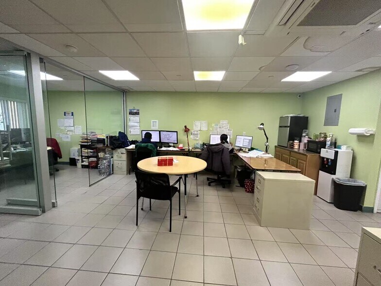 4128 Haight St, Flushing, NY à louer - Photo du bâtiment - Image 3 de 8