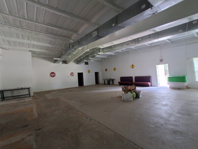 7040 State Highway 75 S, Huntsville, TX à vendre - Photo du bâtiment - Image 2 de 8