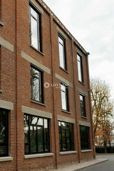 Bureau dans Saint-André-lez-Lille à louer - Photo du bâtiment - Image 2 de 12