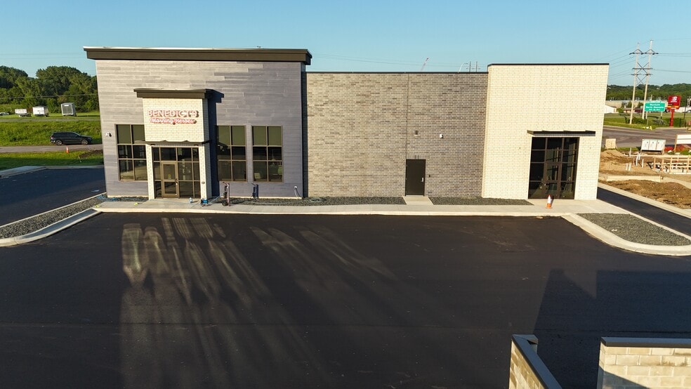 1107 Range St, North Mankato, MN for lease - Building Photo - Image 1 of 2