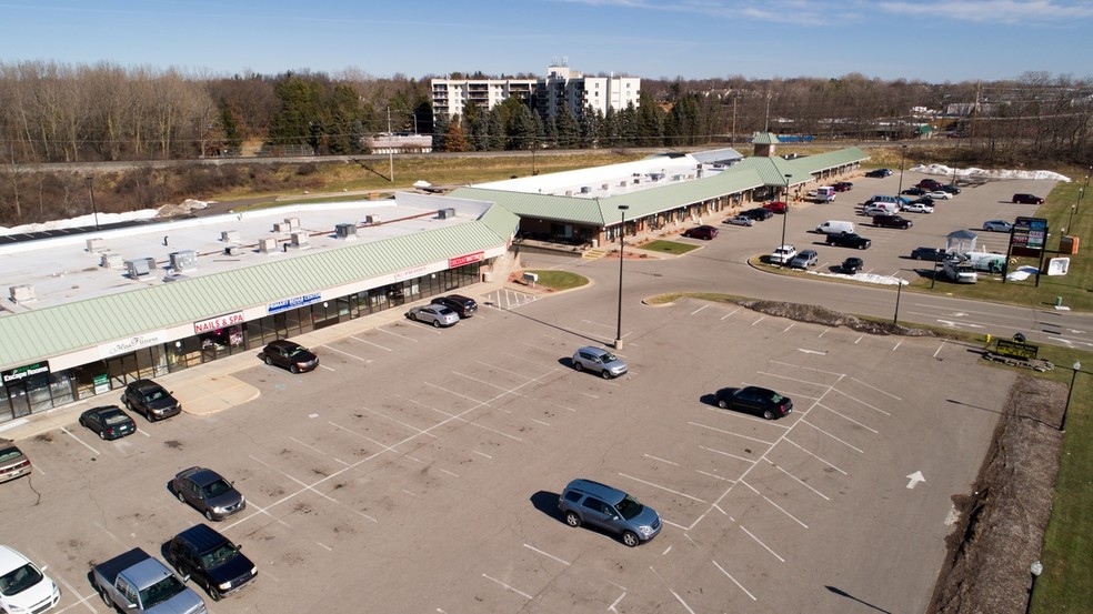 2035-2055 28th St, Grand Rapids, MI for lease - Building Photo - Image 3 of 6