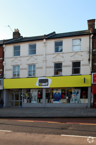 51-53 High Rd, London for lease - Primary Photo - Image 1 of 3