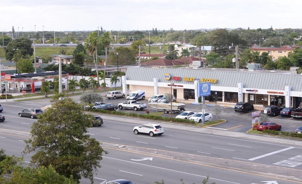 6105-6117 Hollywood Blvd, Hollywood, FL à louer - Photo du bâtiment - Image 3 de 7