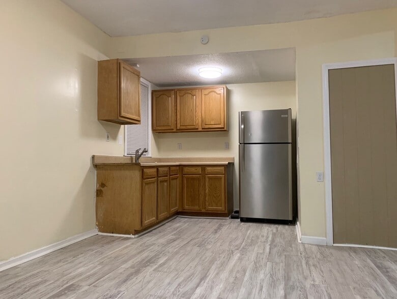134 Chestnut Ave, Waterbury, CT à vendre - Photo du bâtiment - Image 3 de 12