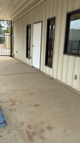 12558 Lake Charles Hwy, Leesville, LA à louer - Vidéo sur l’inscription commerciale - Image 2 de 17