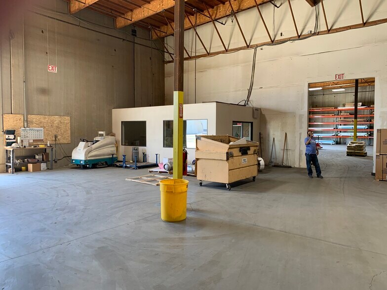 2201 E Brundage Ln, Bakersfield, CA à louer - Photo du bâtiment - Image 3 de 9